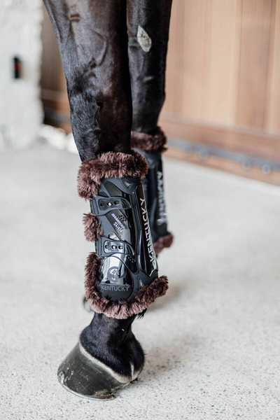 Kentucky Bamboo Vegan Sheepskin Tendon Boots Elastic na przednie nogi - czarne z brązowym futerkiem