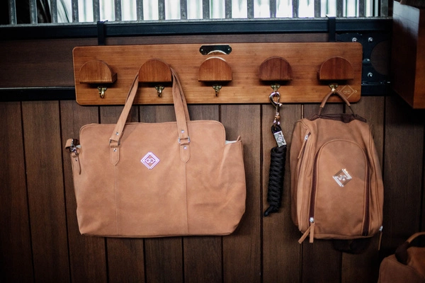 Drewniany wieszak na ogłowia Kentucky