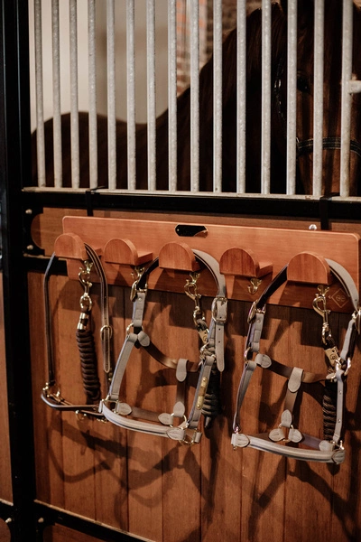 Drewniany wieszak na ogłowia Kentucky