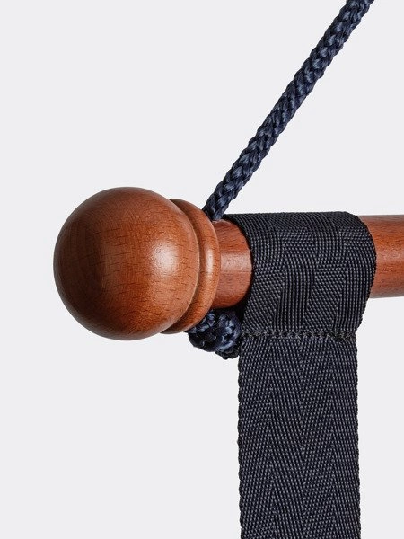 Drewniany wieszak na czapraki Equiline - granatowy