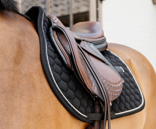 Kentucky czaprak Rubber Logo - czarny